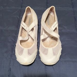 Skechers White Leather & Mesh Shoe Size 11 for Sale